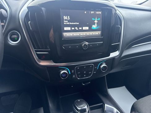 Used 2018 Chevrolet Traverse LT image 23