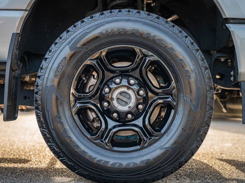 Used 2023 Ford F250 XLT w/ XLT Premium Package image 9