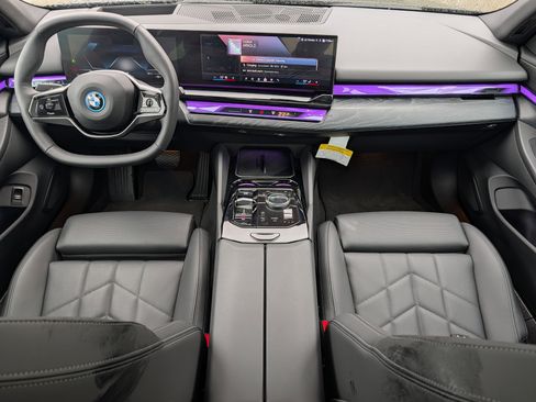 Used 2024 BMW i5 eDrive40i w/ Premium Package RWD image 4