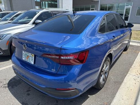 Used 2023 Volkswagen Jetta SE FWD image 9