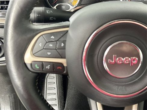 Used 2017 Jeep Renegade Limited image 23