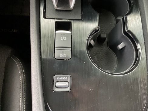 Used 2025 Nissan Rogue SV FWD image 19