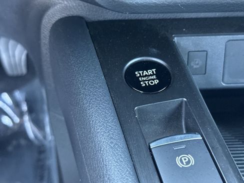 Used 2025 Nissan Kicks SV FWD image 23
