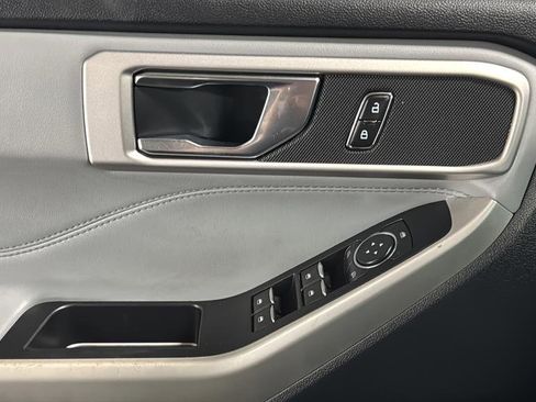 Used 2021 Ford Explorer XLT w/ Equipment Group 202A image 17