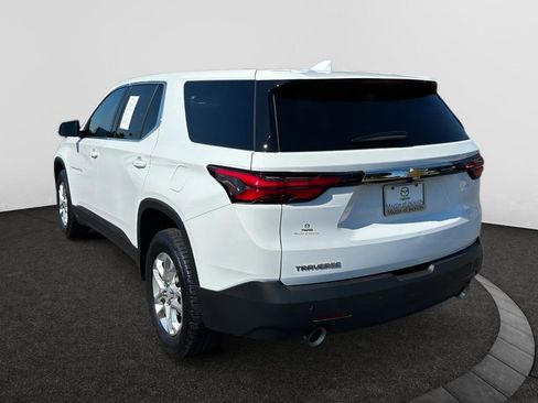 Used 2022 Chevrolet Traverse LS image 3