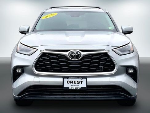Used 2022 Toyota Highlander LE AWD/4WD image 2