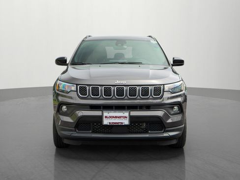 Used 2023 Jeep Compass Latitude w/ Convenience Group AWD/4WD image 2