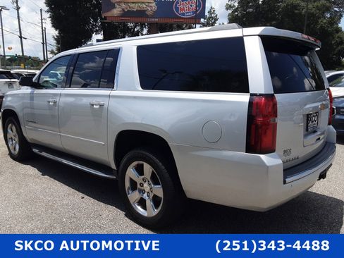 Used 2018 Chevrolet Suburban Premier image 3