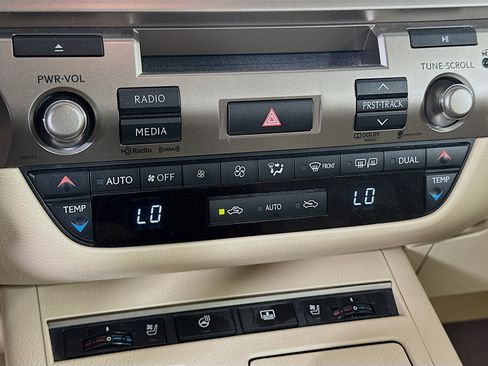 Used 2013 Lexus ES 350 w/ Luxury Pkg FWD image 24