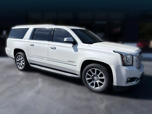 Used 2015 GMC Yukon XL Denali w/ Touring Package AWD/4WD image 7