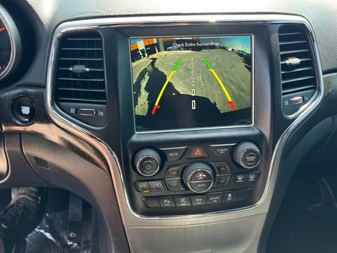 Used 2018 Jeep Grand Cherokee Altitude AWD/4WD image 18