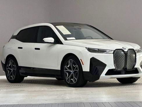 Used 2023 BMW iX xDrive50 w/ Premium Package AWD/4WD image 6