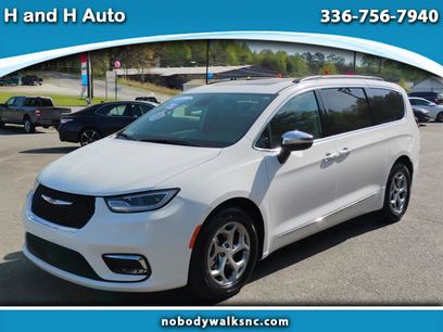 Used 2023 Chrysler Pacifica Limited