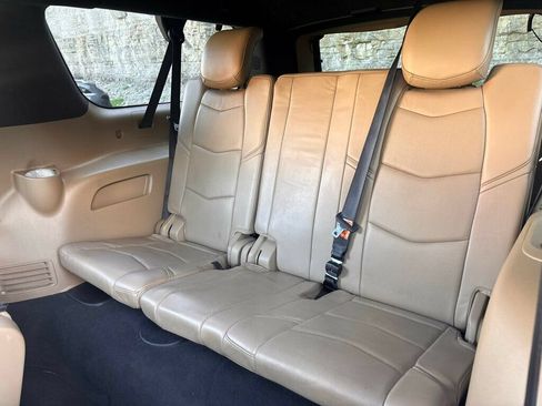Used 2019 Cadillac Escalade ESV Platinum AWD/4WD image 23