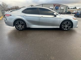 Used 2018 Toyota Camry SE video 2