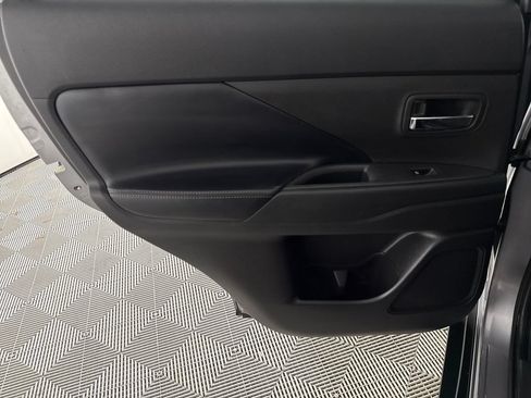 Used 2019 Mitsubishi Outlander AWD image 10