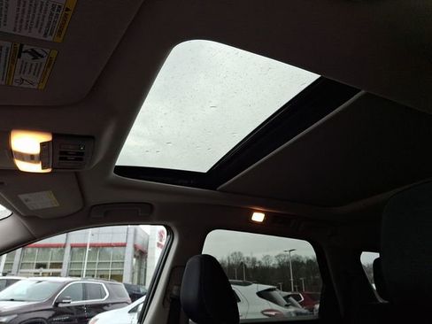 Used 2022 Nissan Pathfinder SV w/ SV Premium Package image 14