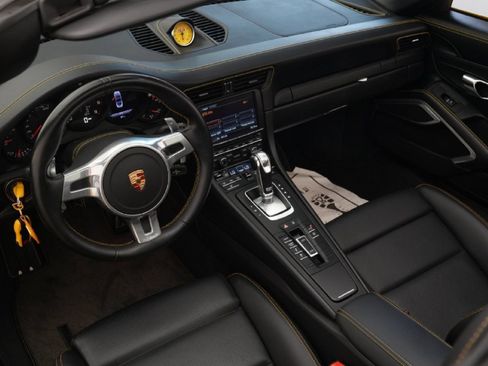 Used 2015 Porsche 911 Targa 4S w/ Burmester Audio Package AWD/4WD image 12