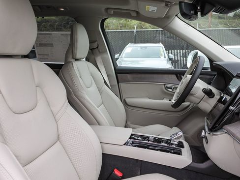 New 2026 Volvo XC90 T8 Ultra w/ Protection Package Premier AWD/4WD image 19