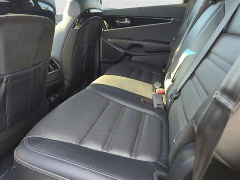 Used 2019 Kia Sorento SX image 22