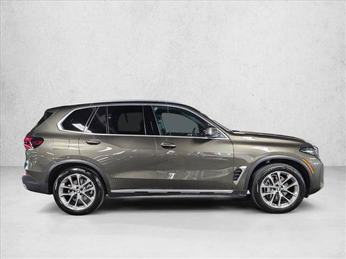 Certified 2024 BMW X5 xDrive40i w/ Parking Assistance Package AWD/4WD image 4