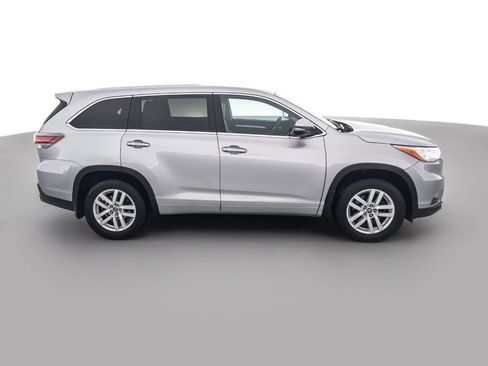 Used 2016 Toyota Highlander LE AWD/4WD image 4