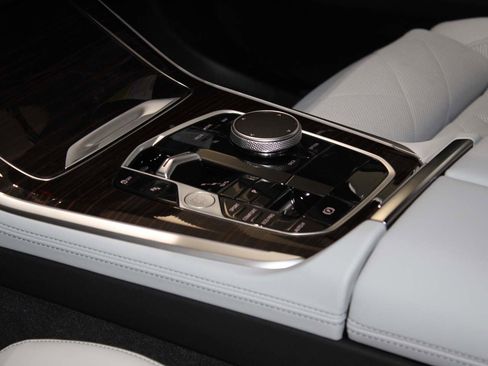 Used 2026 BMW X5 sDrive40i image 12