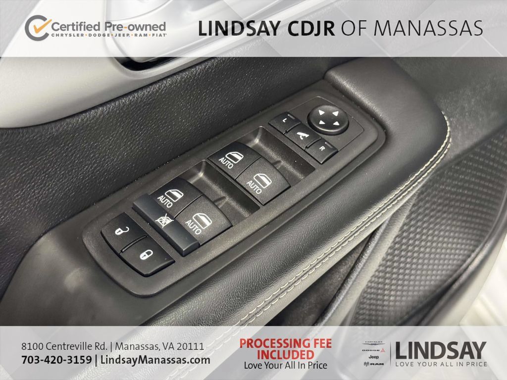 Certified 2025 Chrysler Pacifica Limited FWD image 28