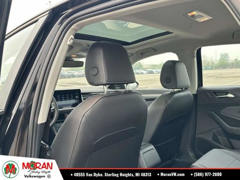 Used 2025 Volkswagen Jetta SE w/ Sunroof Package FWD image 15