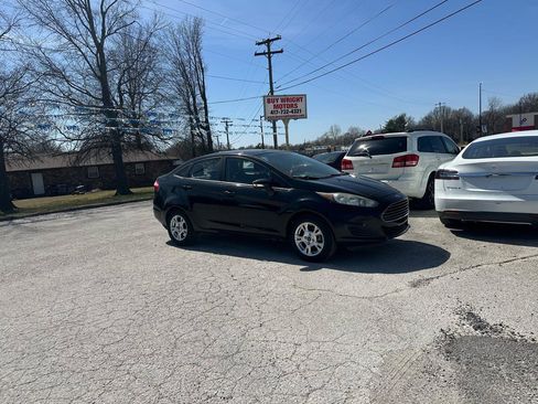 Used 2016 Ford Fiesta SE image 4