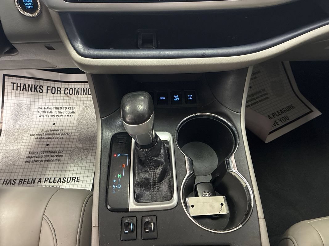 Used 2016 Toyota Highlander XLE AWD/4WD image 16
