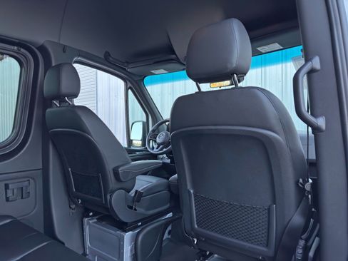 Used 2024 Mercedes-Benz Sprinter 2500 image 31