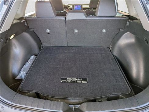 Used 2023 Toyota Corolla Cross LE image 6