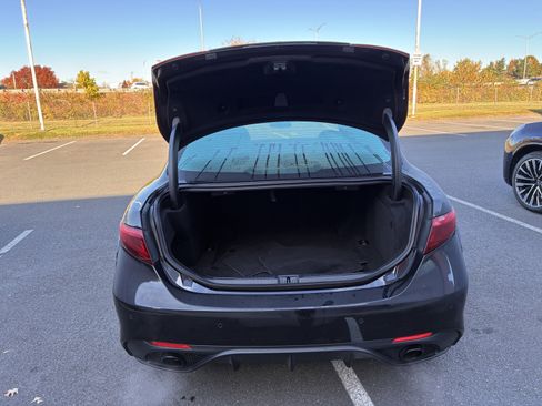 Certified 2022 Alfa Romeo Giulia Veloce image 34