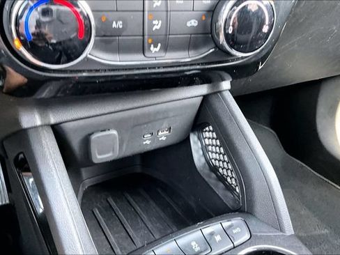 Used 2025 Chevrolet TrailBlazer LT AWD/4WD image 14