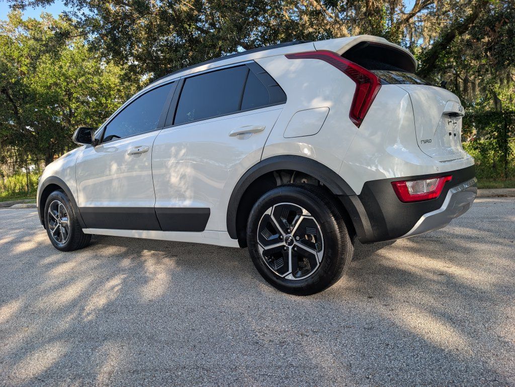 Used 2025 Kia Niro EX FWD image 6
