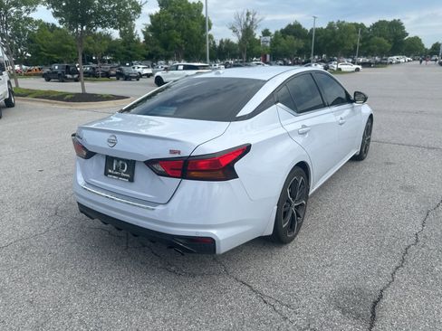Used 2023 Nissan Altima 2.5 SR w/ SR Premium Package FWD image 5
