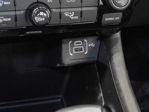 Used 2025 Jeep Compass Latitude AWD/4WD image 21