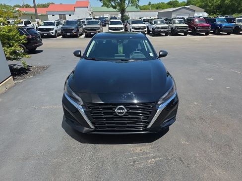 Used 2025 Nissan Altima 2.5 SV FWD image 3
