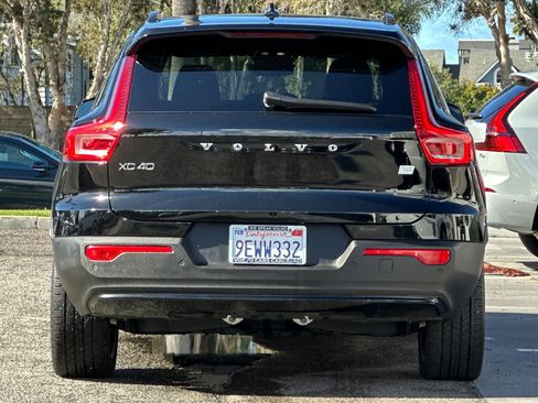 Certified 2023 Volvo XC40 Recharge Core image 5