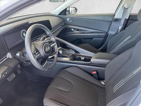 Used 2025 Hyundai Elantra SEL FWD image 9
