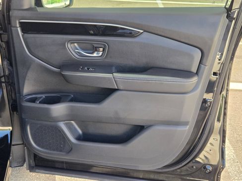 Used 2025 Honda Pilot EX-L image 28