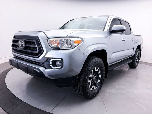 Used 2023 Toyota Tacoma SR w/ SR Convenience Package RWD image 12
