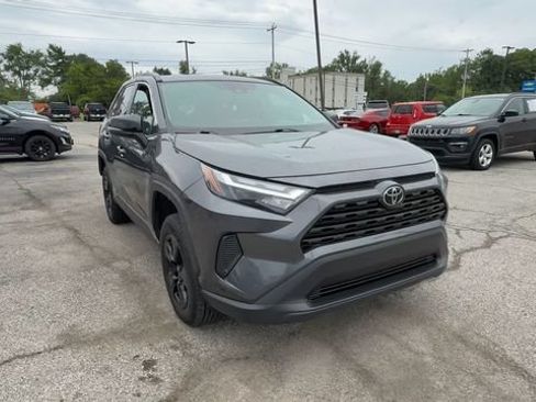 Used 2024 Toyota RAV4 XLE AWD/4WD image 2