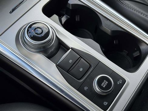 Used 2022 Ford Explorer XLT w/ Equipment Group 202A image 21