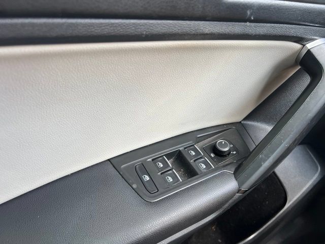 Used 2019 Volkswagen Tiguan SE w/ 3rd Row Seat Package AWD/4WD image 14