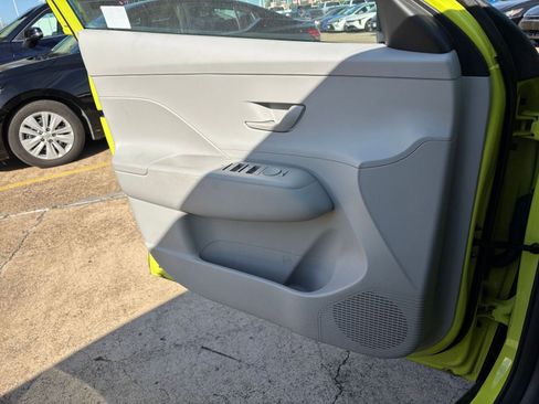 Used 2025 Hyundai Kona SEL image 18