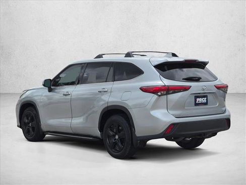 Used 2020 Toyota Highlander LE FWD image 8
