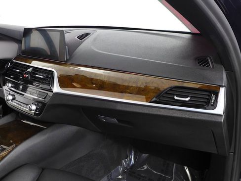 Used 2020 BMW 530i w/ Convenience Package image 15