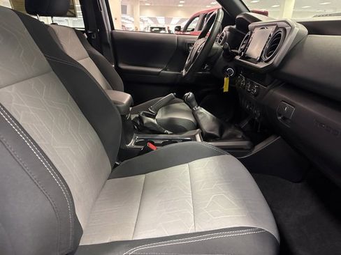 Used 2020 Toyota Tacoma TRD Sport image 11